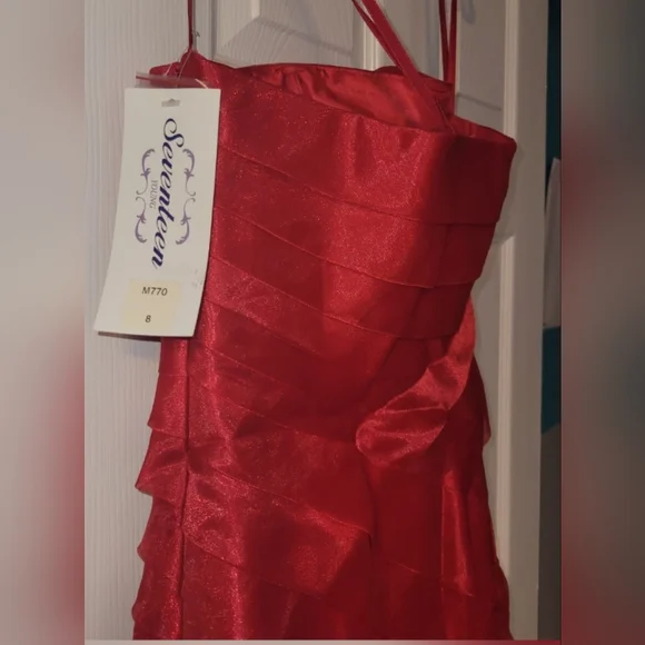 Red strapless Ruffled Prom Dress With Side Split. Size 8 - Picture 8 of 9